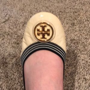 Cream & Navy Blue Tori bitch flats!